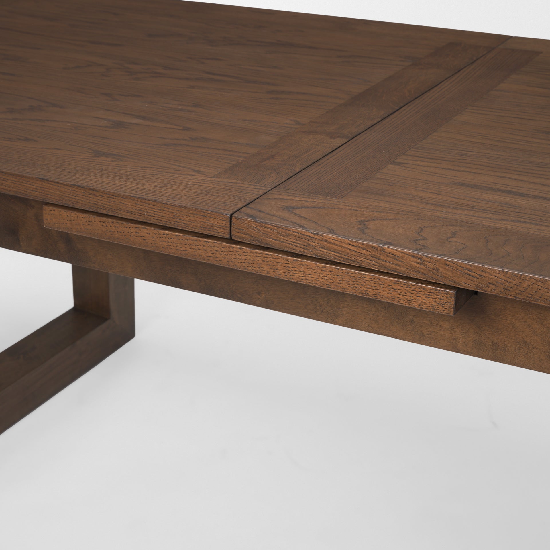 OAK EXTENDABLE DINING TABLE
