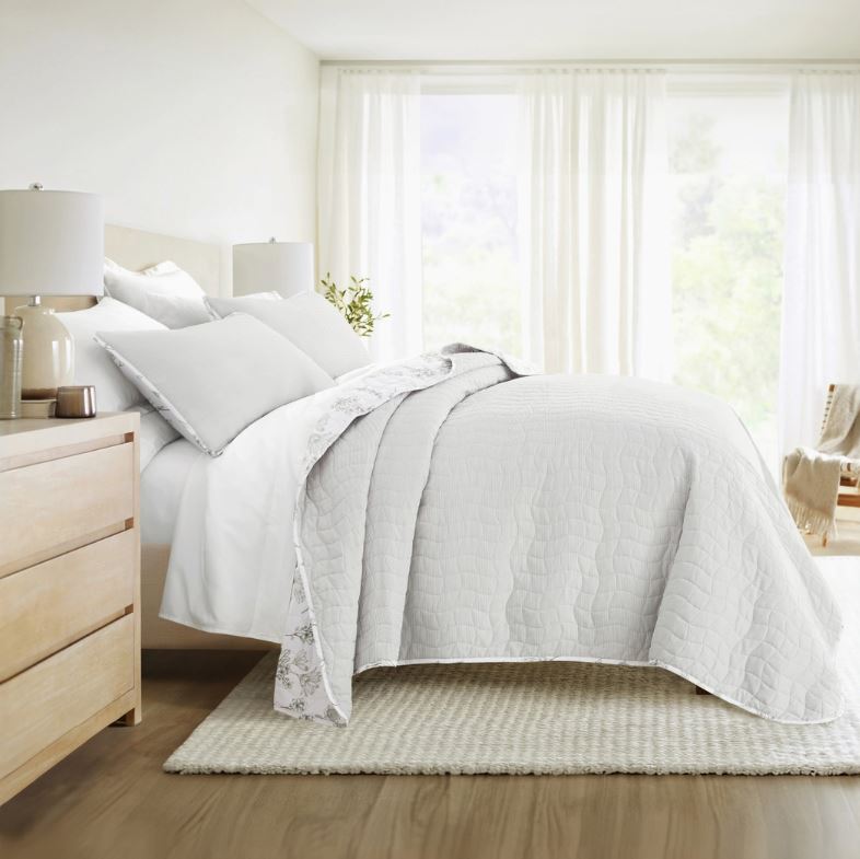 Blooming Daisy Quilt and Sham Set