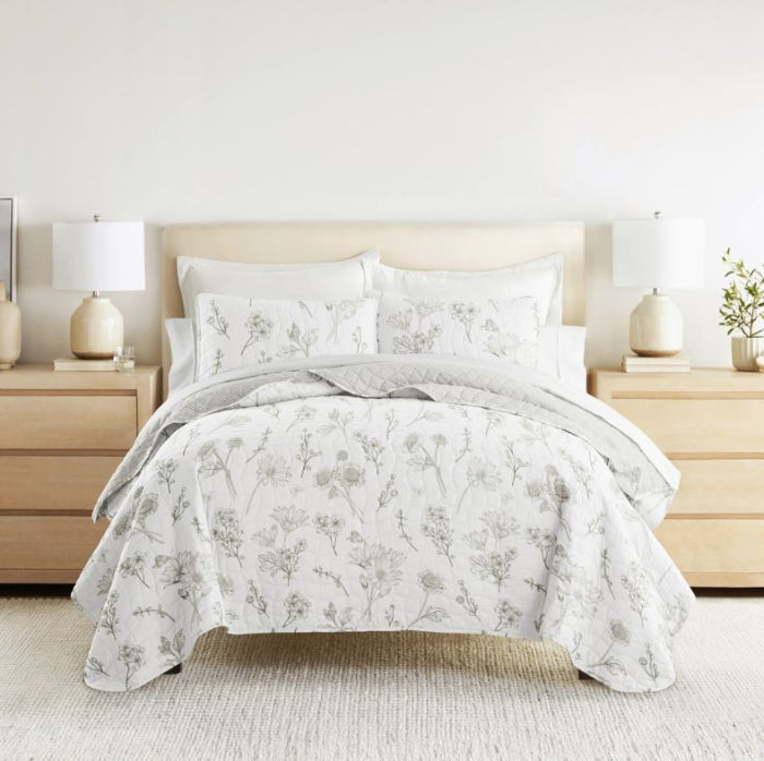 Blooming Daisy Quilt and Sham Set